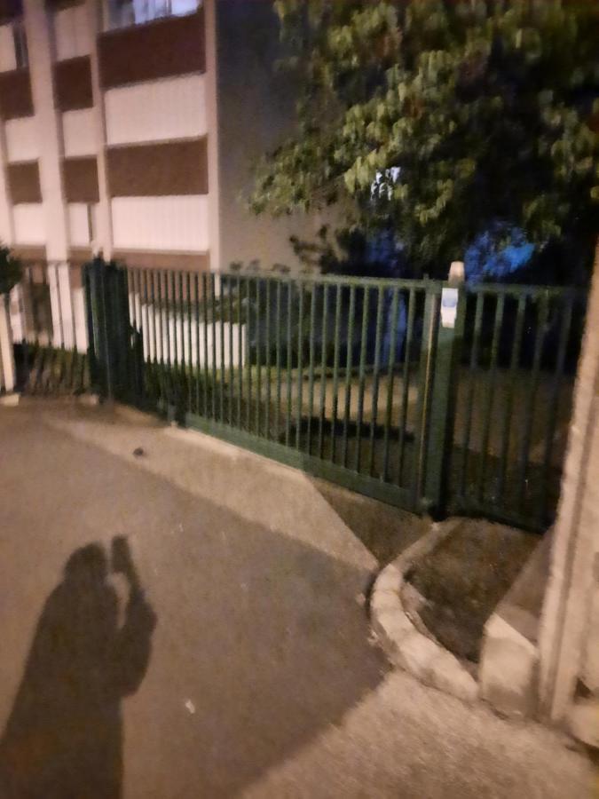 Grand Appartement Fonctionnel Et Calme Sur Lyon8 A 2 Pas Du Metro Lião Exterior foto